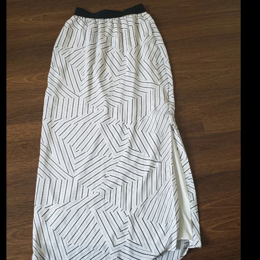 Long Junior's Small Black and White Striped Skirt from Worthington